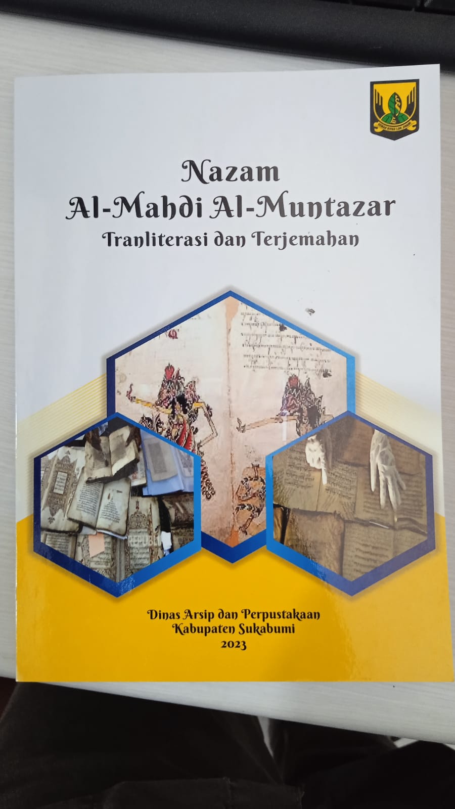Nazam Al-MAhdi Al-Muntasar Transliterasi dan Terjemahan